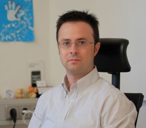 Massimo Fabricatore | Direttore generale Loex «Progettare ambienti che, oltre alla funzionalità e alla valenza estetica, abbiano anche il plus della salubrità dell’aria è una tendenza sempre più diffusa, che va a soddisfare la crescente richiesta di soluzioni abitative concepite per offrire massimo comfort e risparmio energetico. La nuova linea Ventomaxx risponde alle esigenze contemporanee di una migliore qualità della vita a partire dagli ambienti domestici».