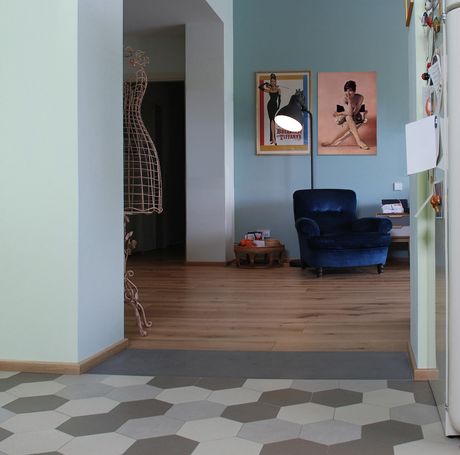 Toni freschi dal gusto retrò caratterizzano la cromaticità degli ambienti (foto Rizzi Scale)