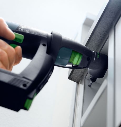 Con Csx è possibile raggiungere qualsiasi vite grazie all'accessorio angolare (foto Festool)