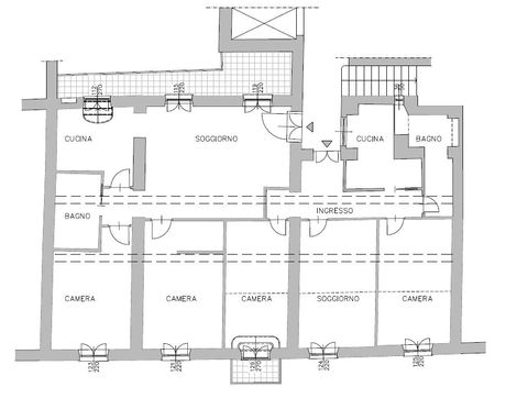 L’intervento di ristrutturazione ha previsto l’unione di due diversi appartamenti, ben distinti da due muri portanti