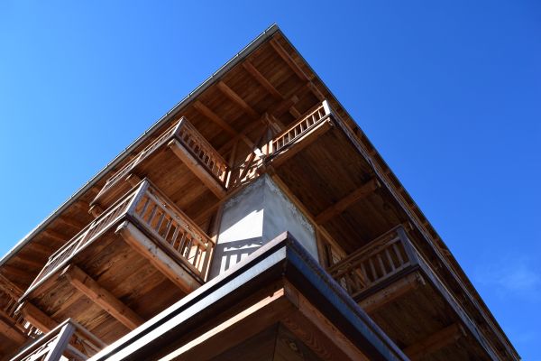 Gli interni ricordano l'eleganza senza tempo e lo stile del periodo Art Deco (foto Studio Marco Piva)