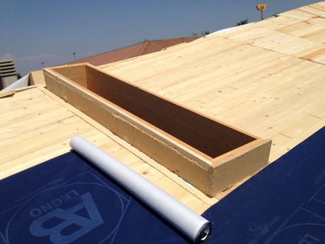 Un dettaglio della copertura in legno lamellare (foto BLM Domus)