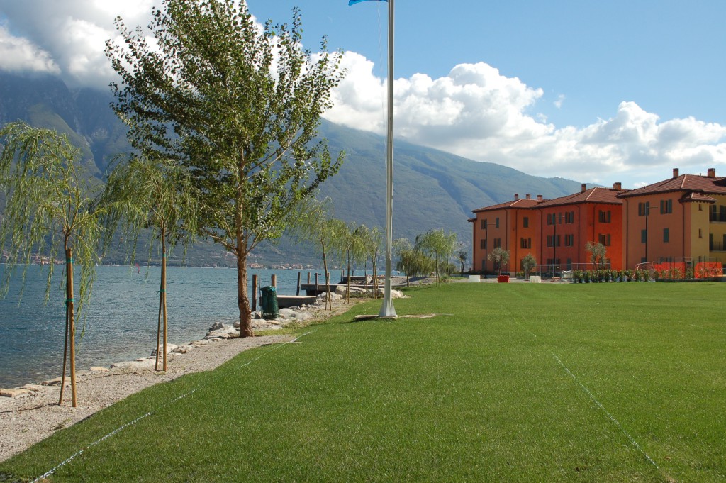 Campione del Garda, L'area drenante di passaggio per l'area di scivolo delle imbarcazioni sul lago (foto Geoplast)