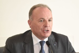 Maurizio Savoncelli | Presidente Consiglio nazionale dei geometri e geometri laureati «Qualunque soggetto privato, nei rapporti con una società di ingegneria che non è assoggettata a norme deontologiche che garantiscono tutti i principi sanciti dalla riforma delle professioni, si troverebbe ad operare senza tutela e garanzia. Solo le professioni ordinistiche consentono attualmente tutele e garanzie a favore del committente privato».