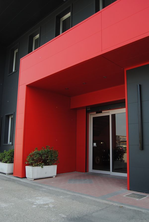 Plastorgomma dettaglio ingresso