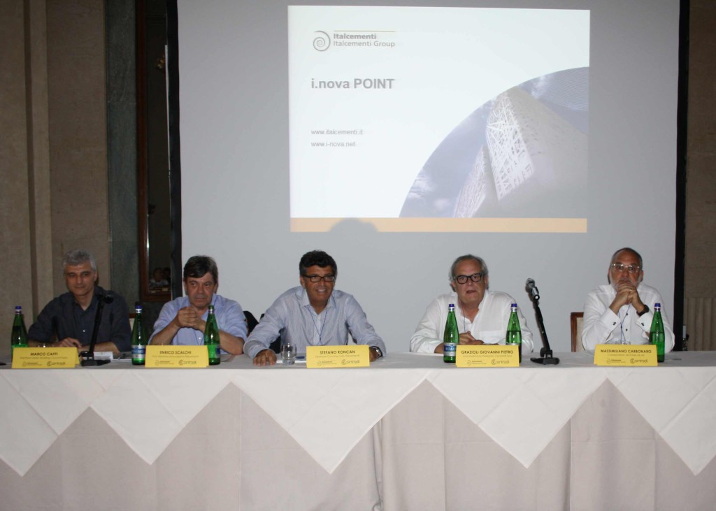 La tavola rotonda di presentazione di i.nova Point presso la Sala delle Rose dell'Hotel Vittoria di Brescia (foto Italcementi)