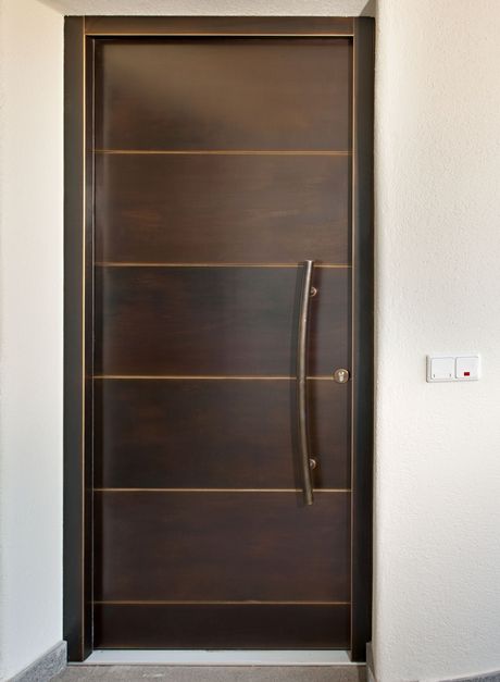 Realizzati in numerose tonalità ed essenze, sono personalizzabili e coordinabili con le porte d’interni (foto Rubner Porte)