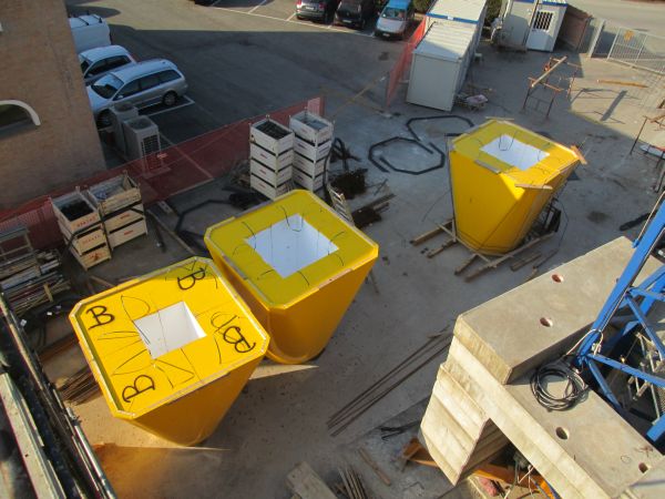 Sono 19 gli elementi in polistirene ad alta densità utilizzati per la casseratura interna delle tramogge di carico: per facilitarne il trasporto sono stati consegnati suddivisi in 4 parti componibili.