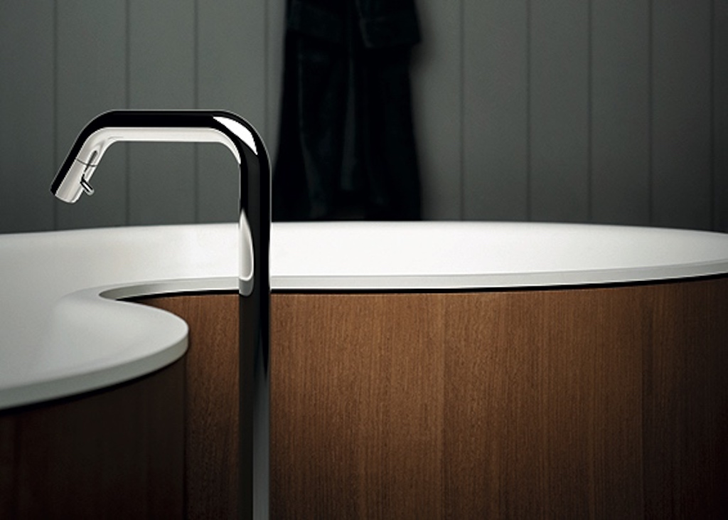 DR particolare in teak (foto Agape Design)