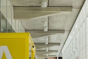 Le mensole in cemento armato di sostegno al primo livello del corpo A (foto di Giuseppe Giudici)