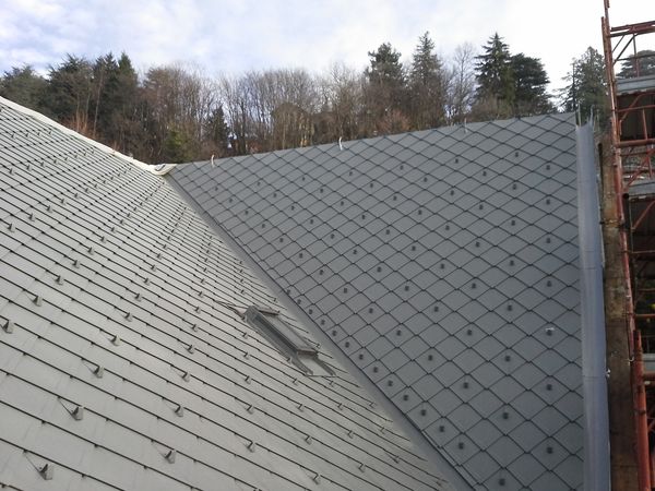 Sulla camera da letto si apre la zona benessere con vasca e doccia sensoriali separate