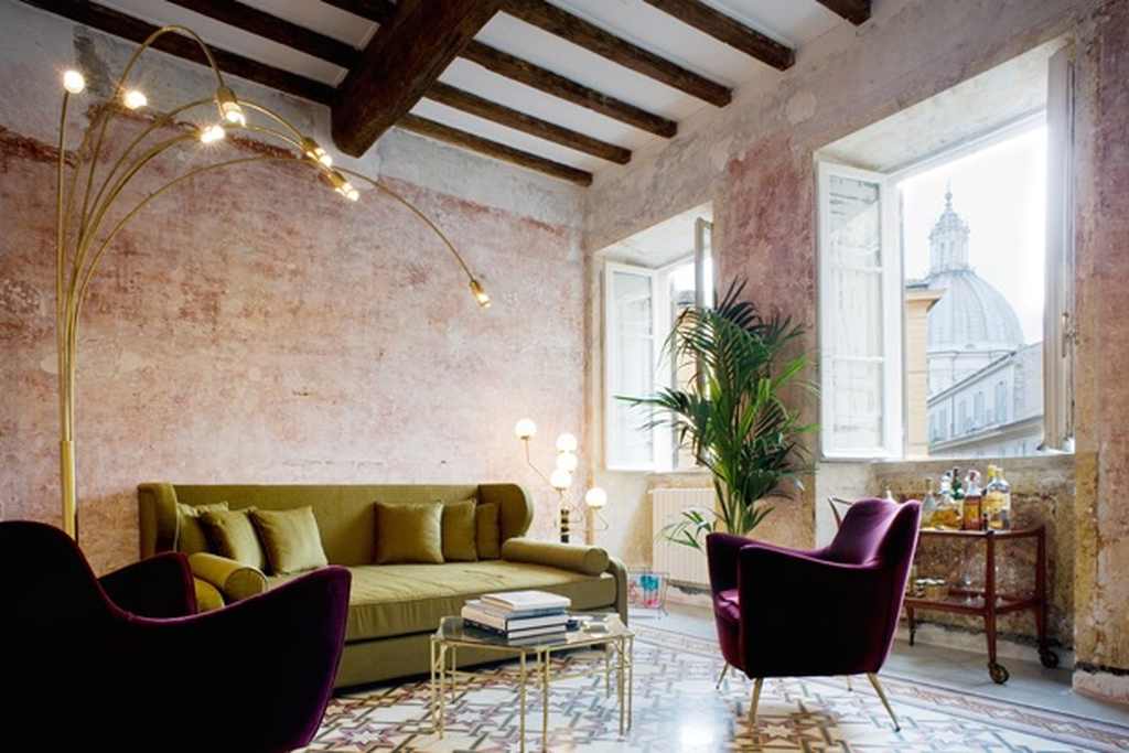 L'edificio si affaccia verso la chiesa di Sant'Agnese (foto G-Rough)