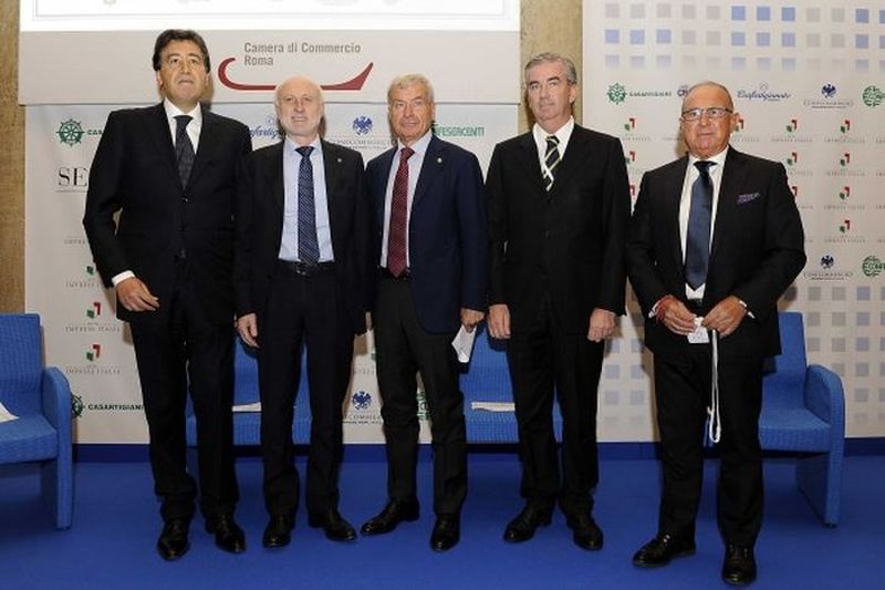 Da sinistra: Giacomo Basso, presidente Casartigiani; Daniele Vaccarino, presidente Cna; Carlo Sangalli, presidente Confcommercio; Marco Granelli, vice presidente vicario di Confartigianato e Massimo Vivoli, presidente Confesercenti (foto Rete Imprese Italia)