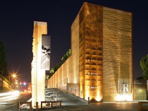 Il museo e show room Riva1920 con sede a Cantù in Via Milano 137 avvengono la lavorazione e la composizione del mobile.