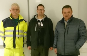 da sinistra: un dipendente del Comune di Lolland che utilizzerà la piattaforma quotidianamente, nel mezzo Allan Thage responsabile del dipartimento “Park & Road” del Comune di Lolland, e sulla destra Tom Jensen venditore di Cte Danmark