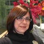 Cinzia Clemente, l’architetta che supporta i clienti nella fase di progettazione, insieme a colleghi esterni che a rotazione sono presenti nella sala mostra (foto Centro Edile Quartarella)