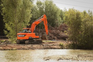 Doosan-Excavator-DX140LC_5-150904_IMG_3217
