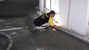 Fase di posa del sottofondo Leca