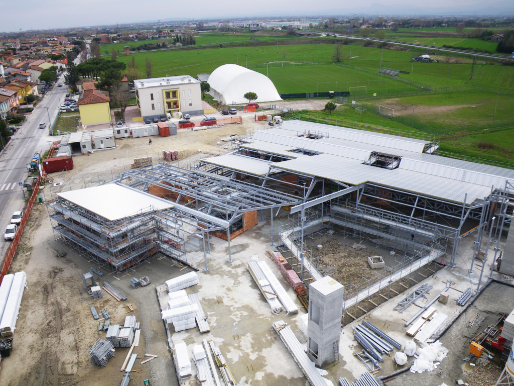 Fasi di montaggio della copertura.