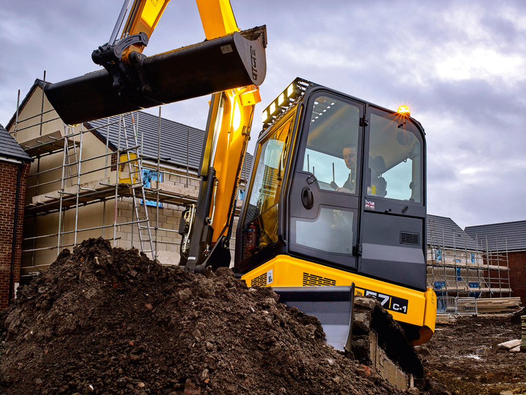 Gli escavatori sono dotati di una cabina dell'operatore più spaziosa ( il modello 57c-1 che usa la stessa struttura della macchina più grande da 10 tonnellate). 