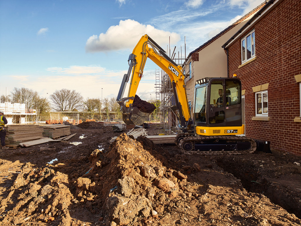 Modello 57c-1. I nuovi mini escavatori JCB sono dotati di 20 funzionalità di serie migliorate e 20 nuove opzioni, per far aumentare produttività e prestazioni in cantiere.