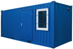 Container ad uso magazzino, con verniciatura ottimizzata, e con sbarre zincate nei portelloni. Sovrapponibile fino a tre unità e movimentabile con gru o muletto, è disponibile con pavimento in legno oppure in acciaio, consente lo stoccaggio di merci fino a 10 tonnellate e corredato di impianto elettrico e kit di sicurezza (foto Containex)
