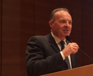 Maurizio Savoncelli | Presidente Fondazione Geometri Italiani: «L’edilizia ha bisogno di un profondo rinnovamento per affrontare gli impegni europei e globali di sostenibilità del costruito. I diplomati Cat saranno i tecnici più idonei per rispondere alle sfide di qualità ambientale che devono affrontare le nostre città e il territorio nel suo complesso. La rivoluzione digitale dei processi produttivi a ogni livello e una corretta connessione scuola-lavoro, alla quale come istituzione di rappresentanza dei professionisti tecnici stiamo dando tutto il nostro apporto, garantiranno ai diplomati Cat uno dei migliori percorsi formativi per essere tra gli artefici della prima vera grande rivoluzione industriale edile a partire dagli anni '50 nel nostro Paese. Con il progetto Georientiamoci stiamo facendo ogni sforzo per aiutare i giovani a conoscere un percorso di professionalizzazione che rischiano di sottovalutare e che invece offre grandi opportunità d'inserimento nel mondo del lavoro».