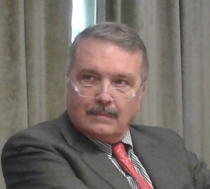 Sergio Crippa | Presidente Federbeton. "Abbiamo l'ambizione di contribuire a creare la grande visione di cui l'industria delle costruzioni oggi ha pesantemente bisogno. Abbiamo parlato di crisi per anni, cerchiamo ora di parlare °concretamente delle modalità per uscirne. Gli elementi portanti sono l'innovazione e la qualità, due punti che troviamo anche nel recente schema di decreto del Nuovo Codice degli Appalti. Non ragionare più in termini di massimo ribasso, permetterà di realizzare progetti di maggior valore e cantieri tecnologicamente evoluti, partendo da materiali di costruzione di qualità". 