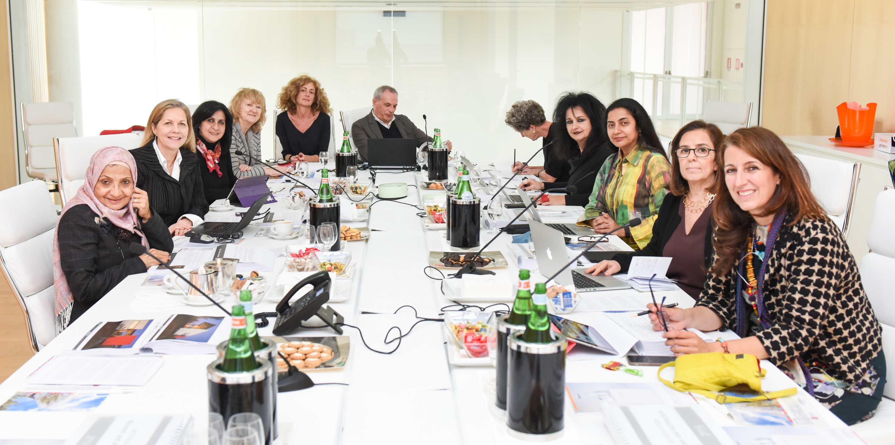 La giuria durante i lavori di selezione effettuata il 7 e l'8 marzo (foto Italcementi)
