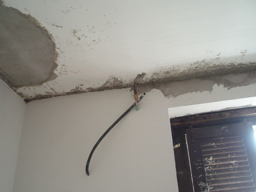 Deviazione, con incasso a parete, della rete dell’impianto di riscaldamento.