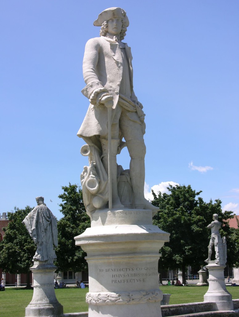 Dopo il trattamento di pulizia della pietra è stato necessario procedere con un trattamento di protezione, capace di difendere le statue dall’attacco di sporco e dai batteri.