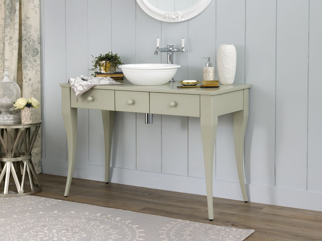 La consolle ha quattro piedini regolabili per un perfetto livellamento (foto di Victoria+Albert)