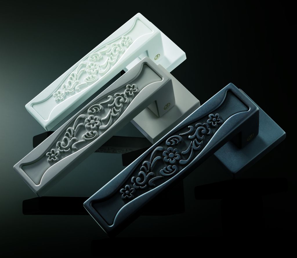 La collezione di maniglie per interni H375 Serie MT Duemilaquattordici di Valli & Valli è un vero e proprio elemento d’arredo caratterizzato dal fregio scultoreo in bassorilievo di ispirazione Déco (foto Valli & Valli)