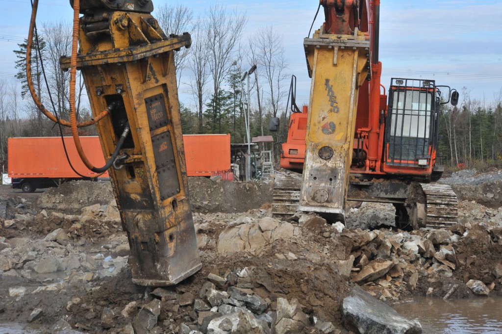 I demolitori Indeco richiedono un’inferiore quantità d’olio al minuto e una minore pressione operativa.