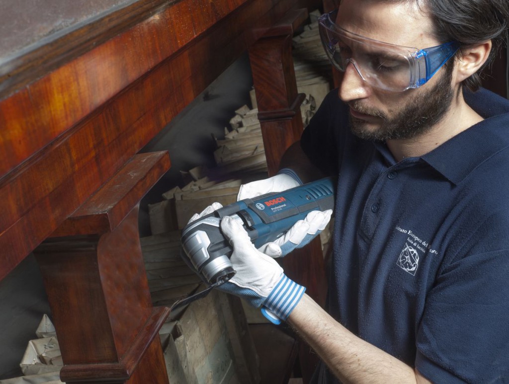 Per il reintegro delle cornici, che col tempo si erano distaccate o erano andate perdute, si è rivelato fondamentale il supporto del nuovo utensile multifunzione Bosch Professional Gop 55-36.