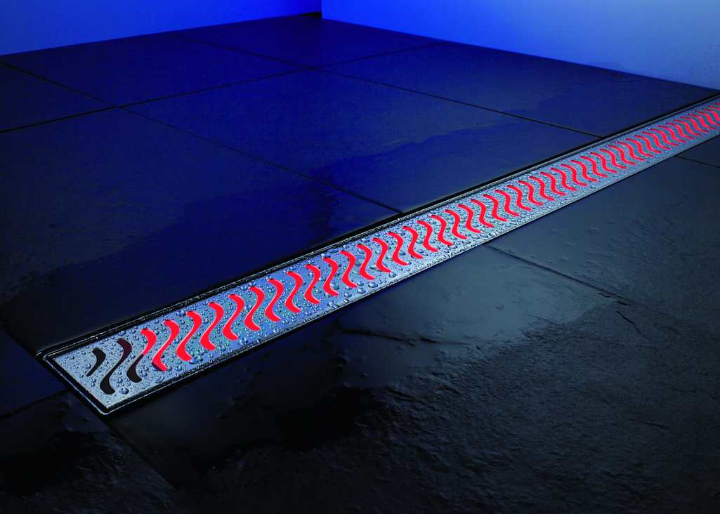 Alta qualità dei materiali, ampia scelta di griglie di design, contenuta altezza di installazione e possibilità di integrazione con un sistema di illuminazione a led, queste le principali caratteristiche di ShowerDrain Serie E (foto Aco)