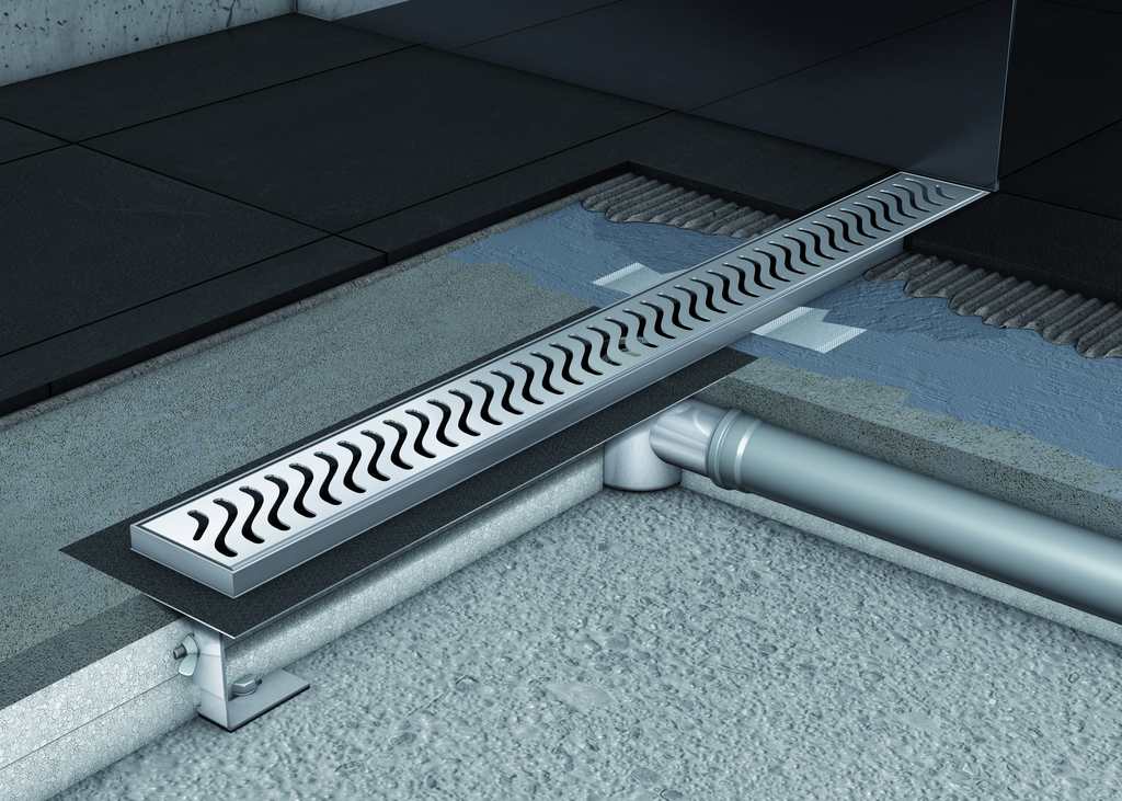 Disponibili in acciaio inox, in vetro o con sistema pavimentabile, ShowerDrain Serie E sono caratterizzate da una sagomatura interna, che riduce significativamente i rischi di fuoriuscita dell’acqua. La superficie delle griglie in acciaio inox, trattata con processo di passivazione e lucidatura a spazzola, risulta brillante e perfettamente liscia (foto Aco)