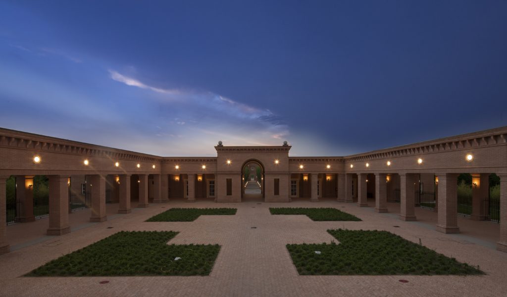 Vista notturna della corte centrale ®Mauro Davoli)