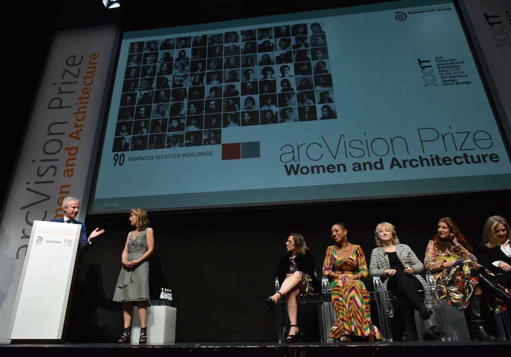 Un momento della premiazione (foto Italcementi)