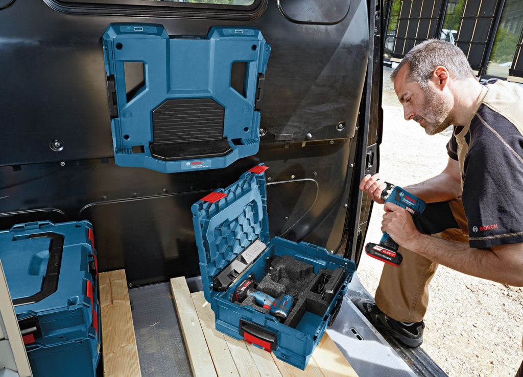 A bordo del proprio veicolo è possibile ricaricare le batterie a induzione anche in spazi ridottissimi utilizzando il «caricabatteria per auto Wireless Charging».