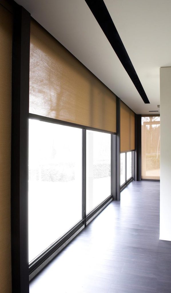 L'anta di copertura del sistema, retta da una chiusura meccanica e magnetizzata senza viti, può essere facilmente rimossa per accedere ai motori e ai meccanismi.