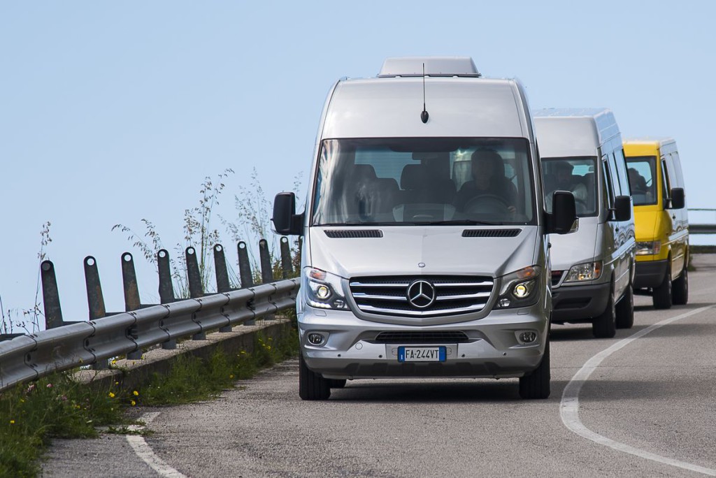 Sprinter è disponibile con cambio Eco Gear a 6 marce, tradizionalmente impiegato sui veicoli commerciali, o automatico con convertitore di coppia a 7 marce 7g-Tronic.