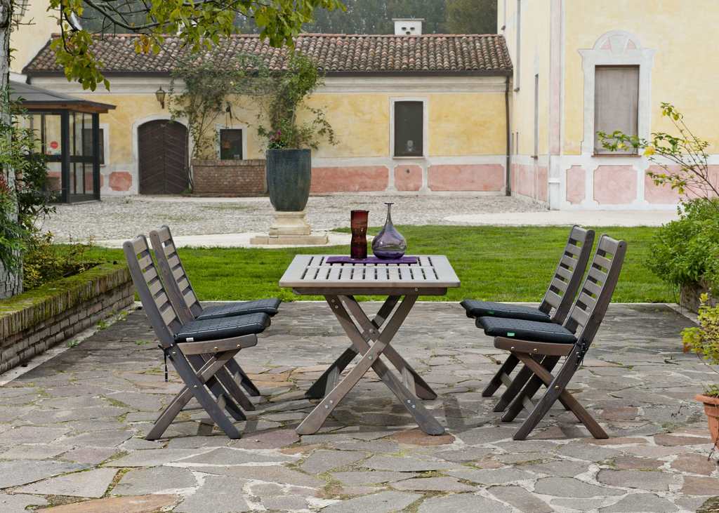 Tavolo e sedie Dolomiti (foto Pircher)