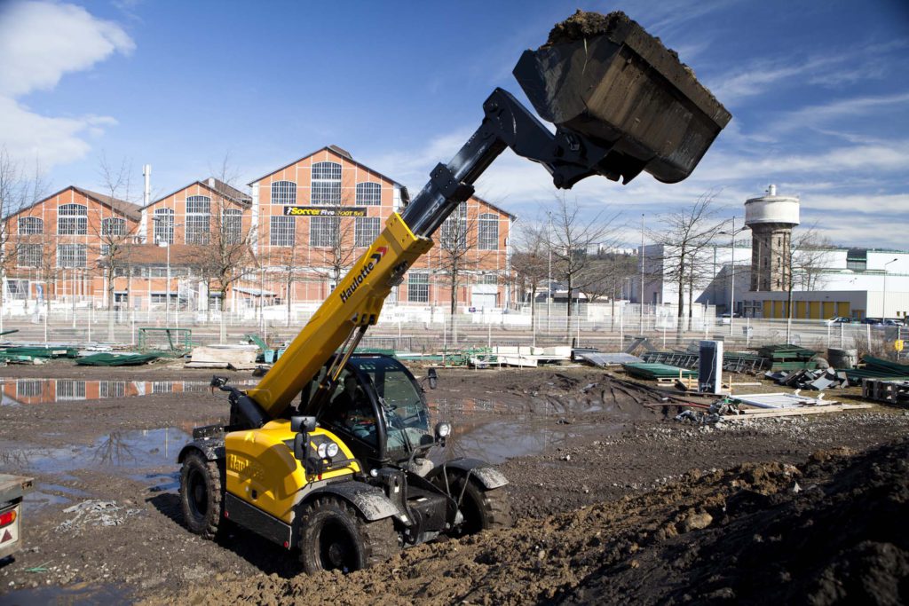 Htl 3510.Una volta in assetto di lavoro, stabilità e sicurezza delle operazioni sono affidate anche ai due stabilizzatori anteriori.