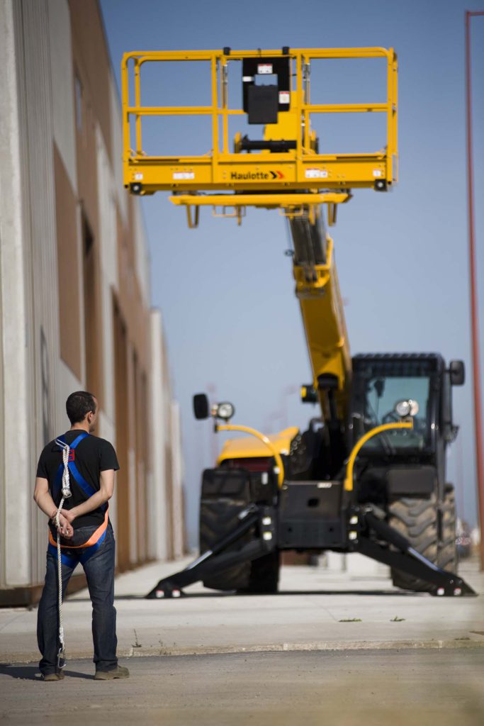 Questa nuova versione degli Htl vanta un’ampia cabina, certificata Rops/Fops ed offre una serie di accorgimenti fra cui una collocazione dei comandi studiata in funzione della frequenza di utilizzo.