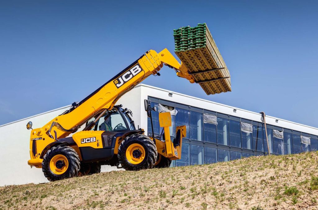 La visibilità è migliorata grazie a una riduzione del 13% della sezione del braccio e a una sezione del telaio posteriore più compatta, che riduce la sbalzo di 330 mm.