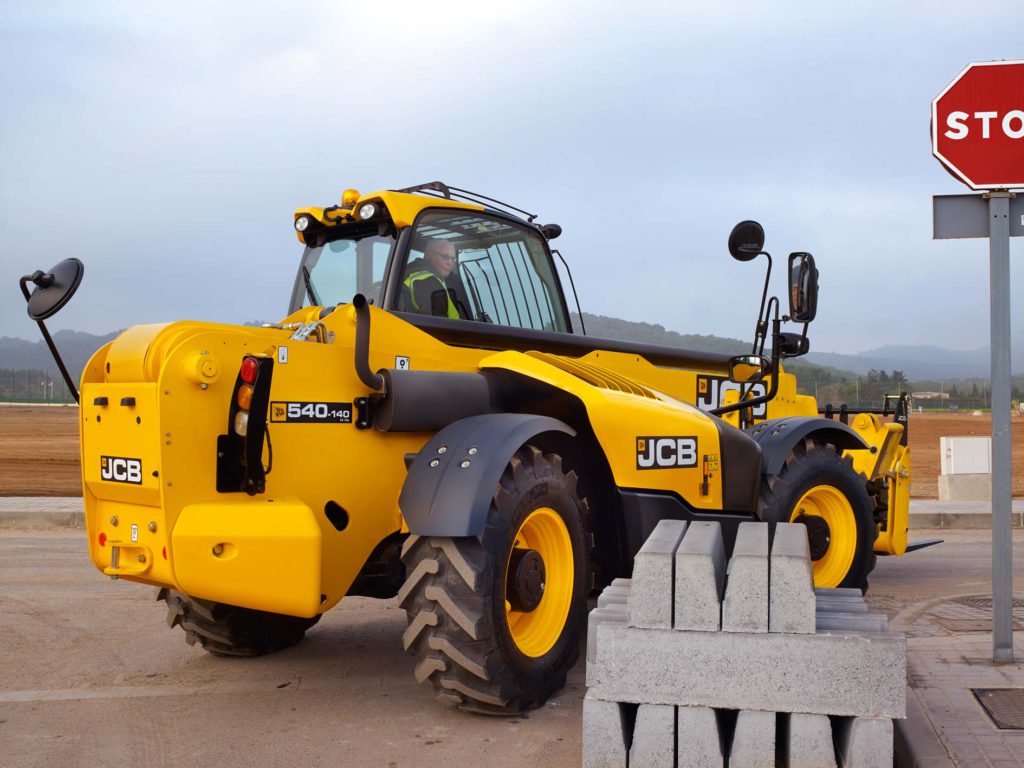 un tettuccio del motore con cilindri a gas ad ampia apertura permette la manutenzione da terra migliorando fino al 35% il punteggio di manutenibilità Sae.