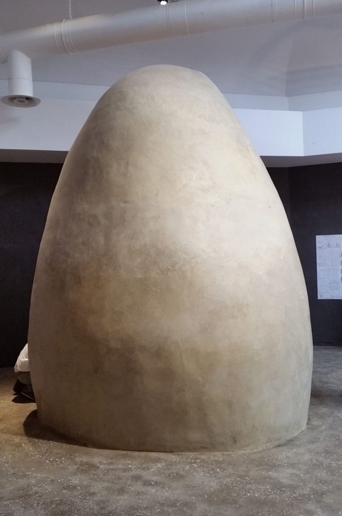 Linstallazione Pepita realizzata per la Biennale di Architettura di Venzia con pietra Pisè: necessarie 5 ton di terra delle cave di SanMarco Terreal di Noale. 