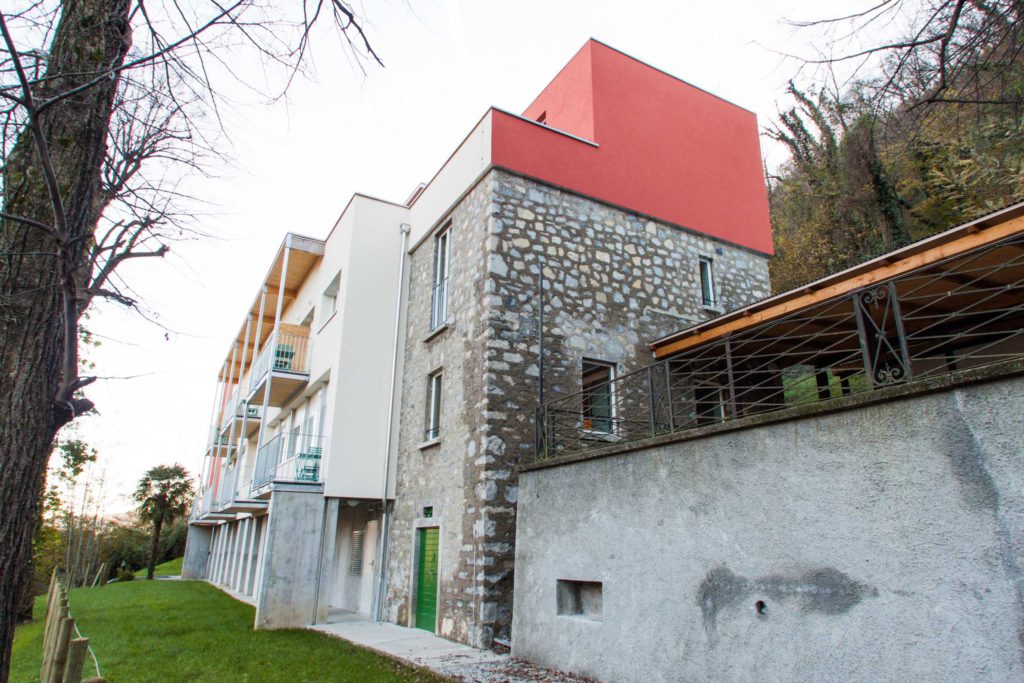 Vista dell'edificio a fine lavori con gli esterni della sopraelevazione in X-Lam.