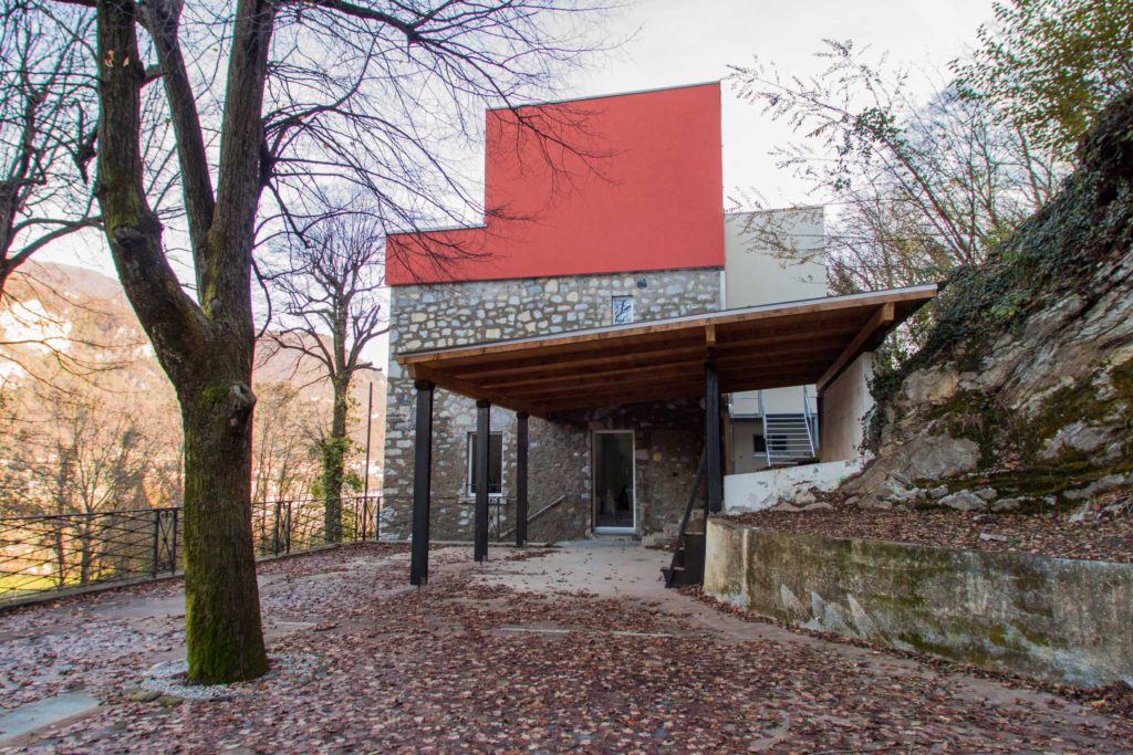 Facciata Ovest a fine cantiere di Rancate Temporary Living.